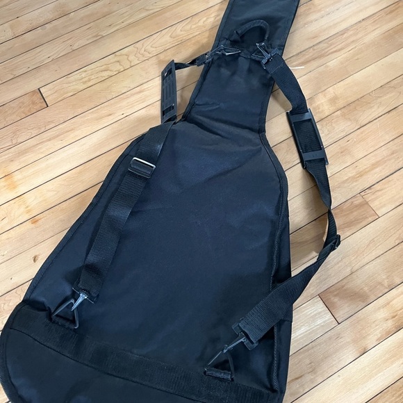 Fender gig bag guitar holder backpack in black - Picture 3 of 6